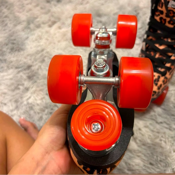 Impala Leopard Quad Rollerskates ✨ - Picture 4 of 11